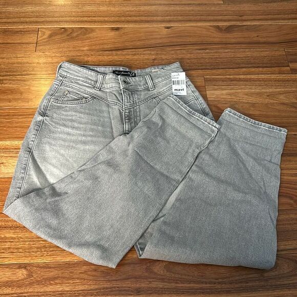 Mavi jeans loose fit Lola‎ mom jeans front yoke design on a gray wash denim - Picture 4 of 11